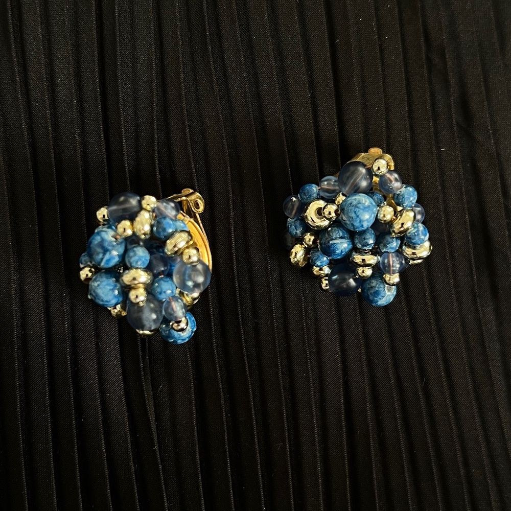 VINTAGE 50s/60s BLUE BEADED CLIP ON STATEMENT EARRINGS